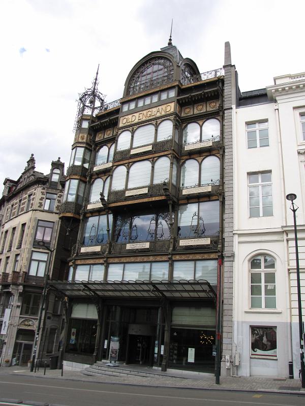 brussel_old england_warenhuis.jpg - De firma Old England liet in 1899 dit warenhuis bouwen. Dit Art Nouveau gebouw is tegenwoordig muziekinstrumentenmuseum.